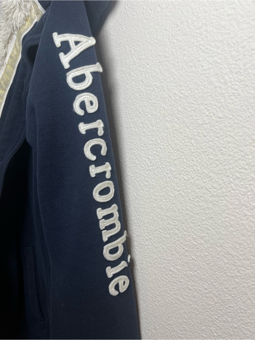 Abercrombie & Fitch Vintage Y2K Navy Hooded button up with Cream Sherpa Lining - Picture 3 of 7